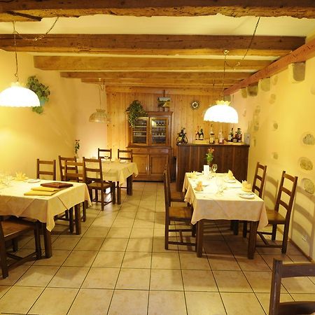 Hotel De La Croix-Blanche Cressier Ngoại thất bức ảnh